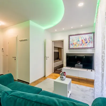Noemi Luxury *