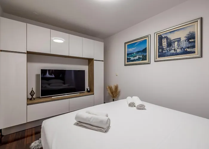 Noemi Luxury * Solin