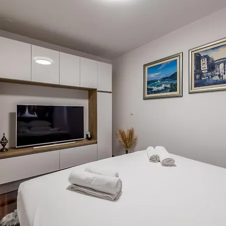 Noemi Luxury * Solin