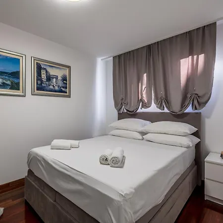 Noemi Luxury * Solin