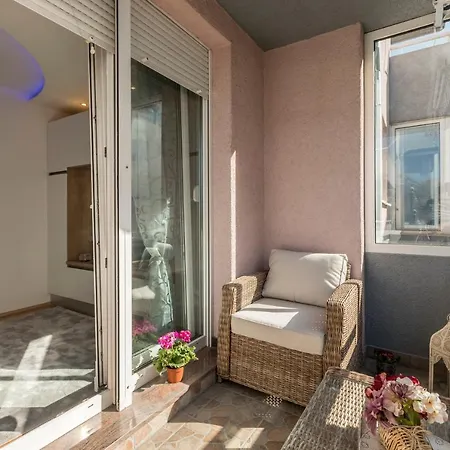Noemi Luxury * Solin